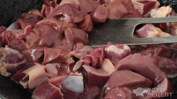 Рецепт: Блинчики фаршированные куриными потрошками - Просты в приготовлении и вкусные!