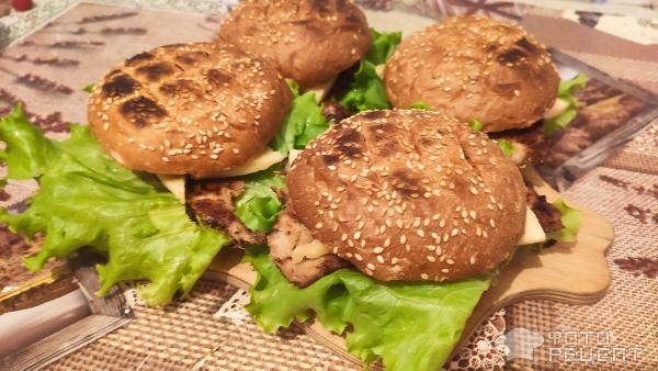 Рецепт: Бургер домашний - С хрустящей булкой