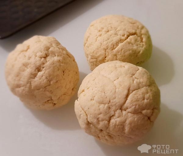 Рецепт: Хачапури по-имеретински - Лепёшки с сыром внутри и сыром снаружи. Хрустящие, ароматные - для любителей сыра!