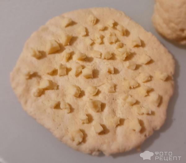 Рецепт: Хачапури по-имеретински - Лепёшки с сыром внутри и сыром снаружи. Хрустящие, ароматные - для любителей сыра!