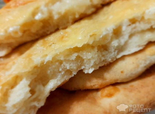 Рецепт: Хачапури по-имеретински - Лепёшки с сыром внутри и сыром снаружи. Хрустящие, ароматные - для любителей сыра!