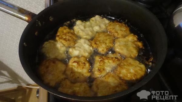 Рецепт: Оладьи из рубленной куриной грудки с соевым соусом - Очень вкусные, нежные и быстро.