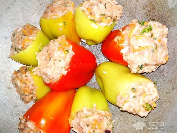 Рецепт: Перец болгарский фаршированный мясным фаршем с рисом и зеленью - Сочный и очень вкусный