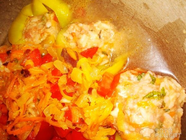Рецепт: Перец болгарский фаршированный мясным фаршем с рисом и зеленью - Сочный и очень вкусный