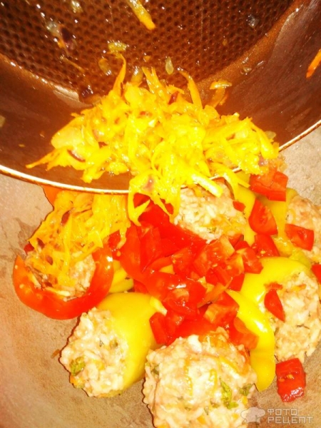 Рецепт: Перец болгарский фаршированный мясным фаршем с рисом и зеленью - Сочный и очень вкусный