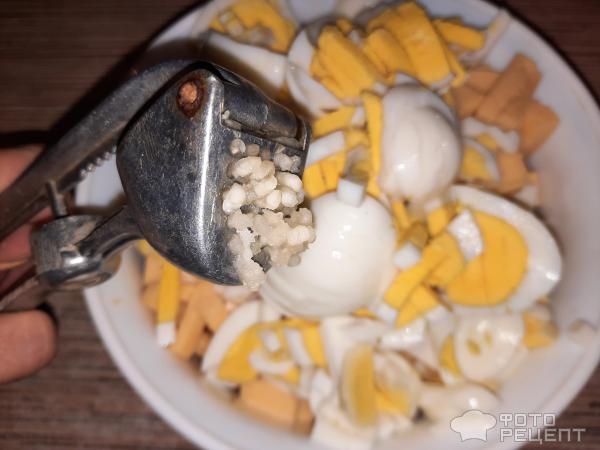 Рецепт: Салат из свежих помидор с сыром и чесноком - Не в терку, а кубиками