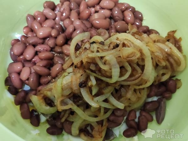 Рецепт: Салат с фасолью - с куриными сердечками и яйцом