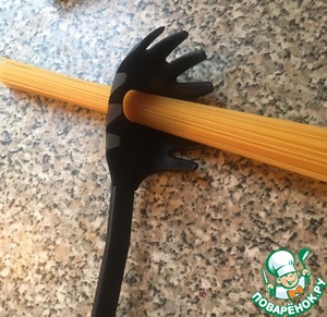 Спагетти с цуккини, лососем и