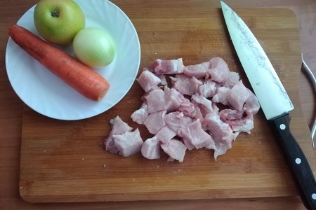 Свиная поджарка с яблоком