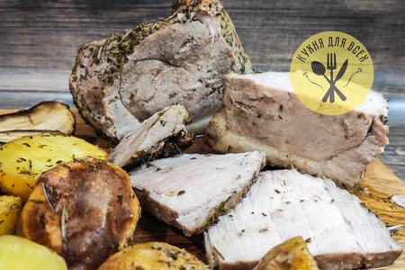 Свиной окорок запеченный в духовке с картофелем