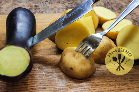 Свиной окорок запеченный в духовке с картофелем