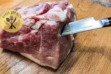 Свиной окорок запеченный в духовке с картофелем