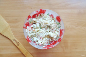 Салат с курицей и маринованными огурцами