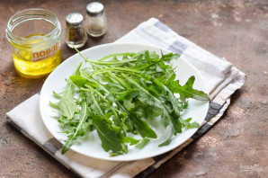 Салат с инжиром и рукколой