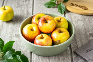 Яблоки моченые с солодом