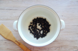 Компот из шиповника с черной смородиной