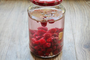 Малиновая настойка на самогоне