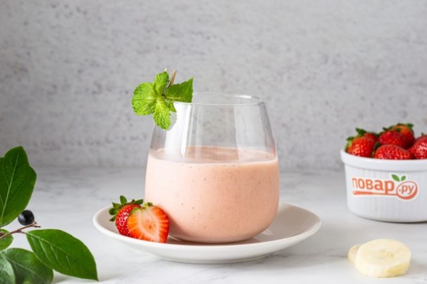 Бананово-ягодный смузи Бананово-ягодный смузи