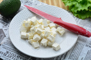 Салат с авокадо и маслинами