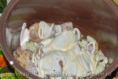 Куриные голени в сметане в мультиварке