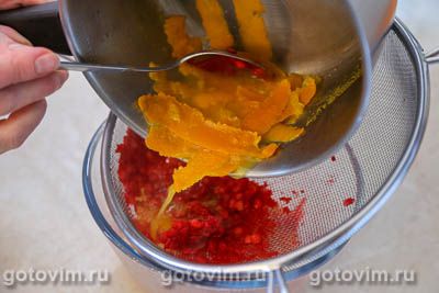 Утиные грудки с соусом из калины