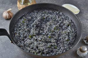 Ризотто с чернилами каракатицы