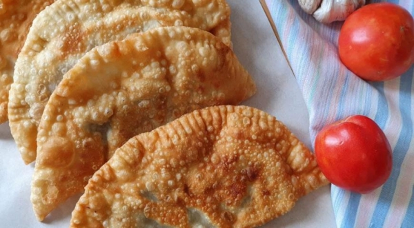 Чебуреки с мясом - пузырчатые и сочные, пошаговый рецепт с фото
