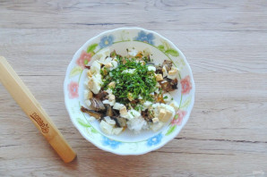 Салат из шпрот и кукурузы