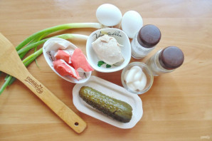 Салат с курицей и маринованными огурцами