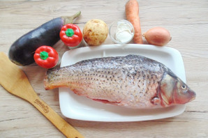 Карп запеченный в сметане с овощами