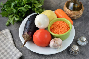 Суп с чечевицей и баклажанами