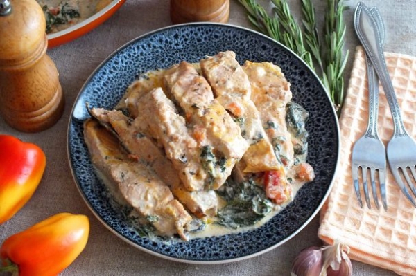 Горбуша со шпинатом и сливками Горбуша со шпинатом и сливками