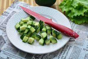 Салат с авокадо и маслинами