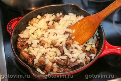 Жареное говяжье сердце со сметаной и горчицей