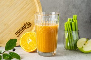 Смузи из сельдерея, яблока и апельсина Смузи из сельдерея, яблока и апельсина