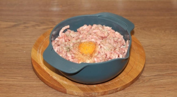 Ежики с рисом в сливочном соусе, пошаговый рецепт с фото