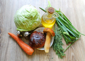 Тушеная капуста с белыми грибами