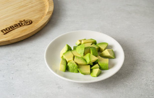 Закуска из тофу с авокадо