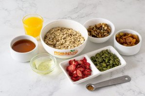 Гранола с клубникой