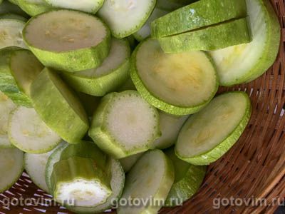 Куриная печень с кабачками, картофелем и паприкой