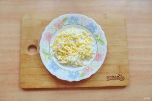 Салат с куриной печенью и маринованными огурцами Салат с куриной печенью и маринованными огурцами