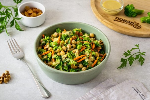 Салат из нута с брокколи Салат из нута с брокколи