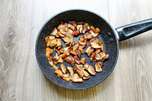 Тушеная капуста с белыми грибами