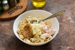 Салат из курицы, грибов и сельдерея