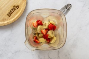 Бананово-ягодный смузи Бананово-ягодный смузи