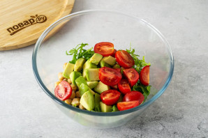 Салат с рукколой и нутом Салат с рукколой и нутом