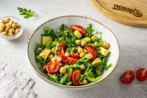 Салат с рукколой и нутом Салат с рукколой и нутом