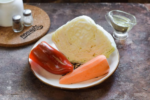 Салат из маринованной капусты с морковью