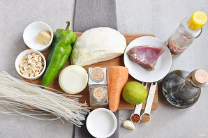 Салат с рисовой лапшой Салат с рисовой лапшой