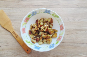 Салат с жареными баклажанами и свежими помидорами